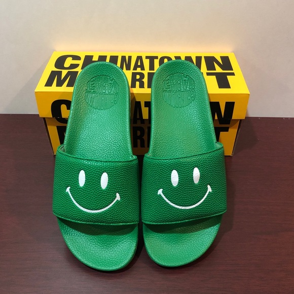 Chinatown Market, Smiley Face Slide, Various Sizes - Picture 3 of 8